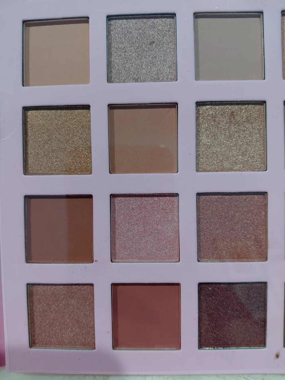 NWT Paris Hilton Lost in Wonderland 25-Piece Pink Eyeshadow Palette